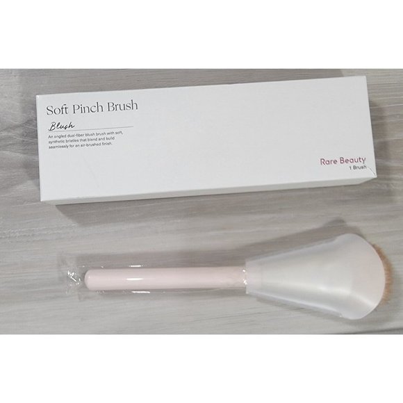 Rare Beauty Soft Pinch Blush Brush New With Box Selena Gomez - Picture 3 of 7